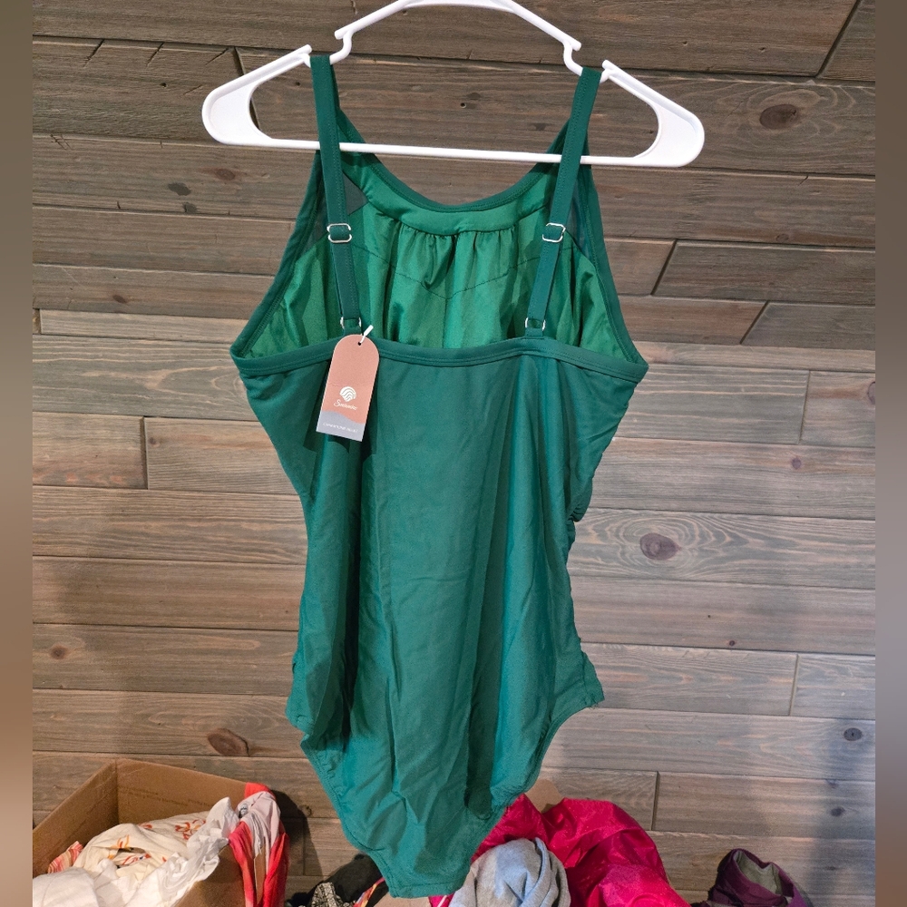 New Amazon One Piece - Picture 2 of 2